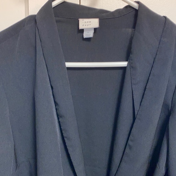 A New Day Small Black Blouse - Picture 4 of 13